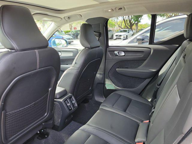 2024 Volvo XC40 B5 Plus Bright Theme