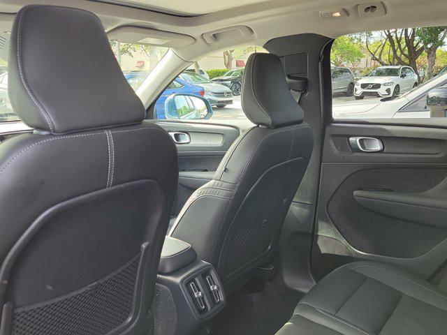 2024 Volvo XC40 B5 Plus Bright Theme