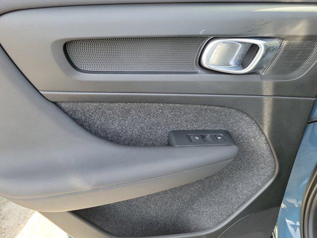 2024 Volvo XC40 B5 Plus Bright Theme