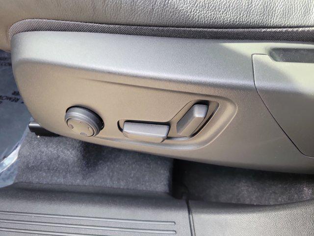 2024 Volvo XC40 B5 Plus Bright Theme
