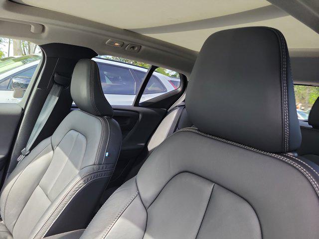 2024 Volvo XC40 B5 Plus Bright Theme