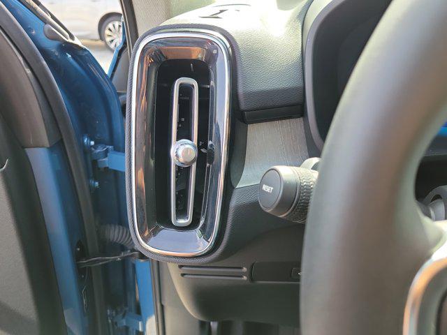 2024 Volvo XC40 B5 Plus Bright Theme