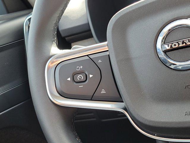 2024 Volvo XC40 B5 Plus Bright Theme