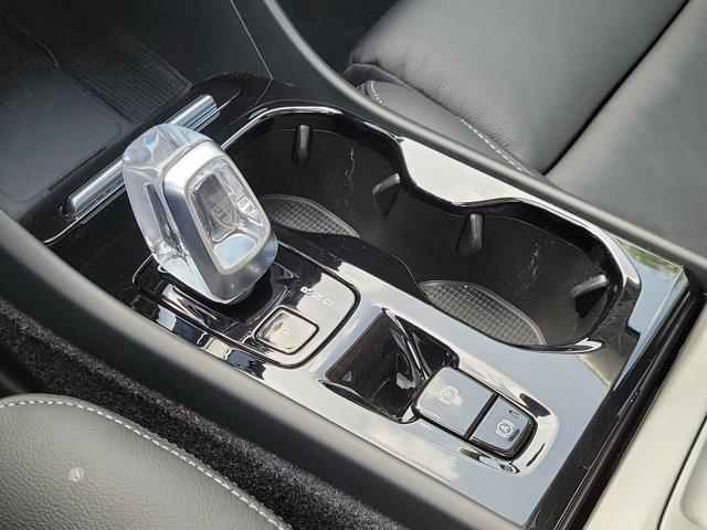 2024 Volvo XC40 B5 Plus Bright Theme