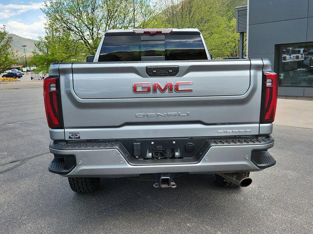 2024 GMC Sierra 2500HD 4WD Crew Cab Standard Bed Denali