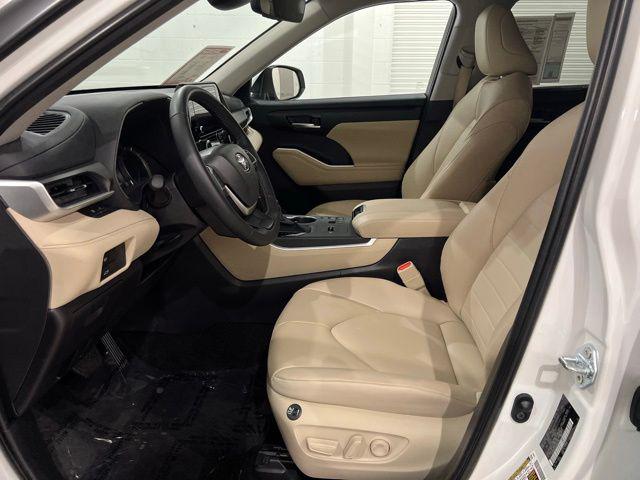 2025 Toyota Highlander Hybrid XLE