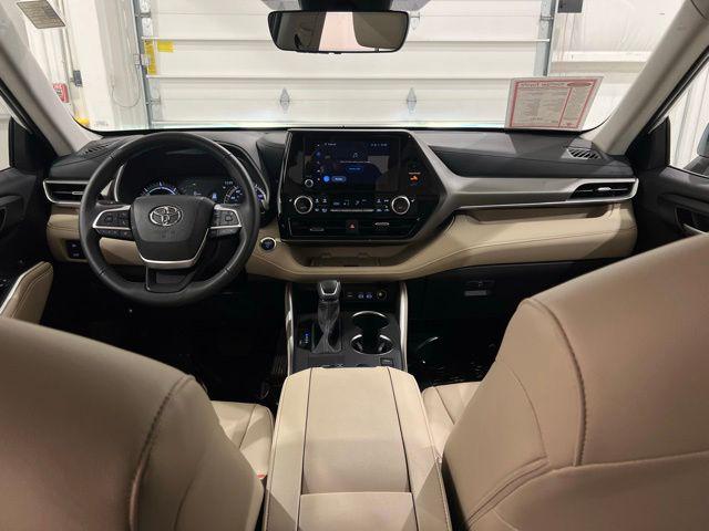 2025 Toyota Highlander Hybrid XLE