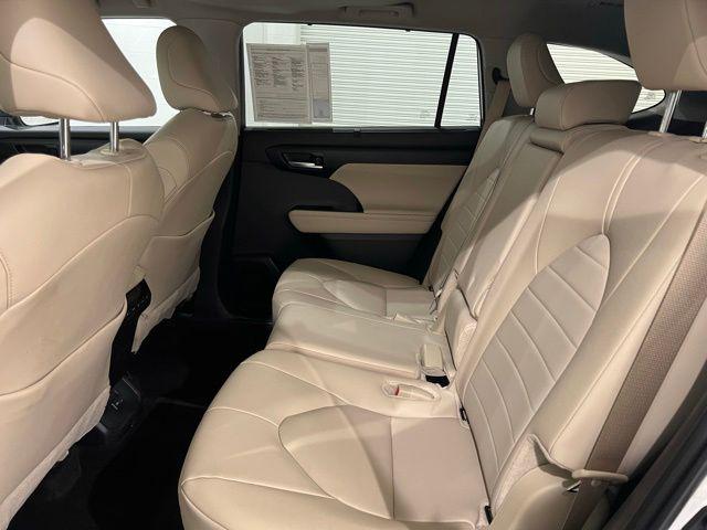 2025 Toyota Highlander Hybrid XLE