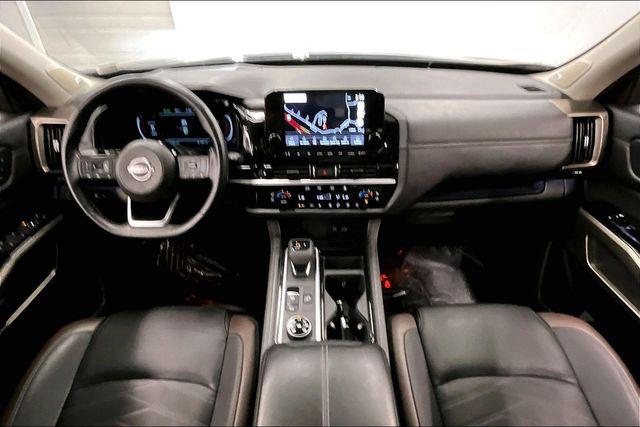 2025 Nissan Pathfinder Platinum 4WD