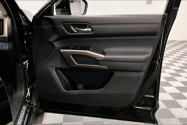 2025 Nissan Pathfinder Platinum 4WD