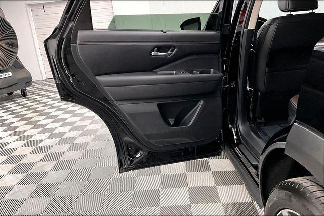 2025 Nissan Pathfinder Platinum 4WD