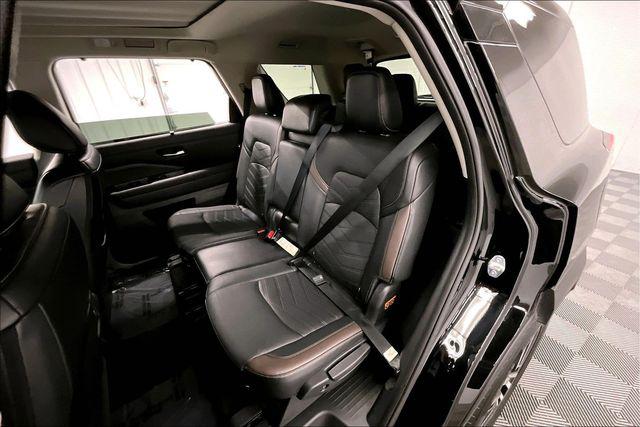 2025 Nissan Pathfinder Platinum 4WD