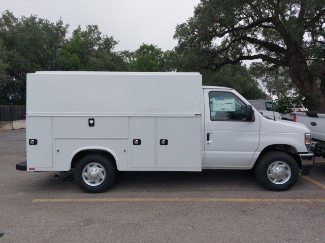 2026 Ford E-350 Cutaway Base