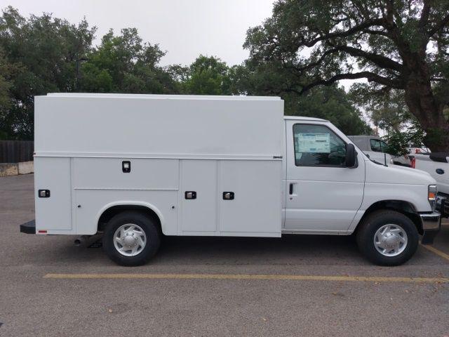 2026 Ford E-350 Cutaway Base