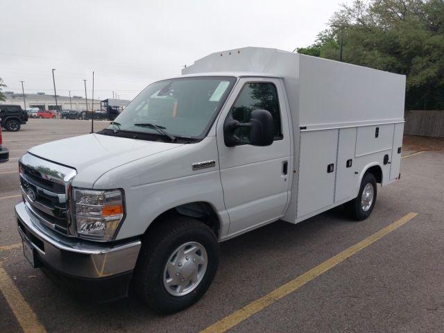 2026 Ford E-350 Cutaway Base