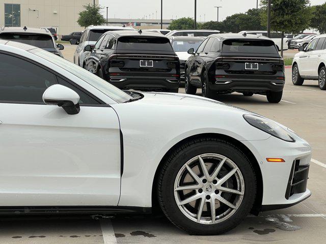 2024 Porsche Panamera 4