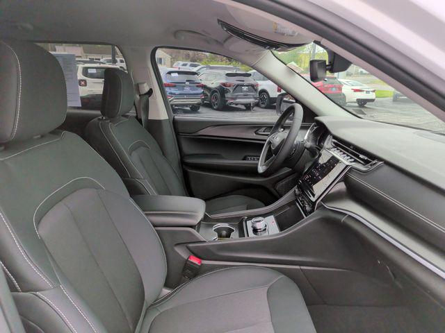 2024 Jeep Grand Cherokee L Laredo 4x4