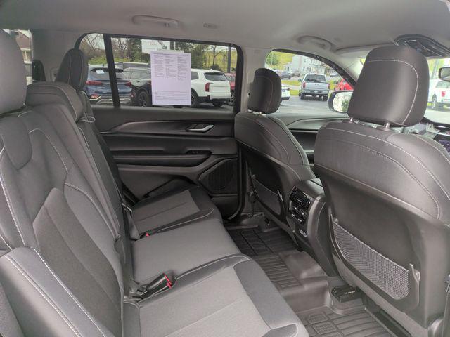 2024 Jeep Grand Cherokee L Laredo 4x4