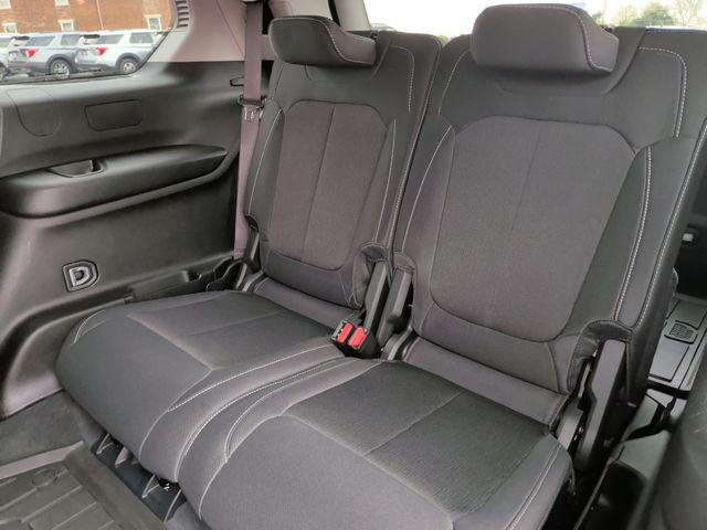 2024 Jeep Grand Cherokee L Laredo 4x4