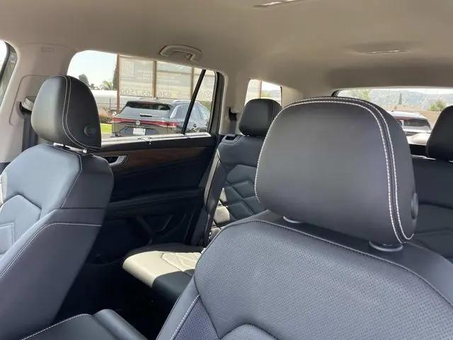 2026 Volkswagen Atlas SE with Technology