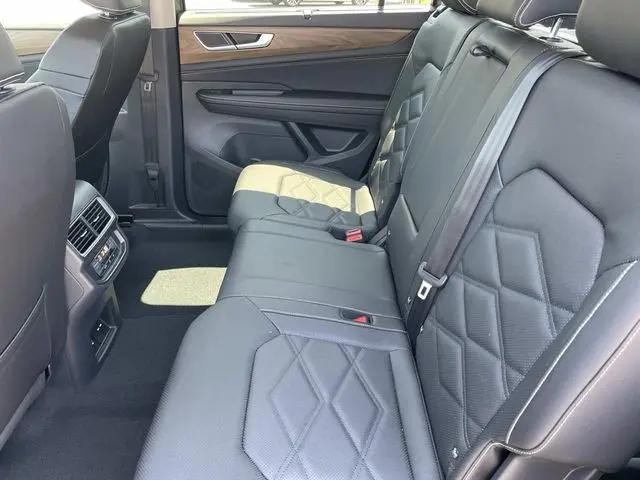 2026 Volkswagen Atlas SE with Technology