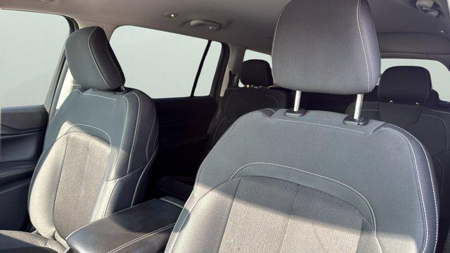 2024 Jeep Grand Cherokee L Laredo 4x2