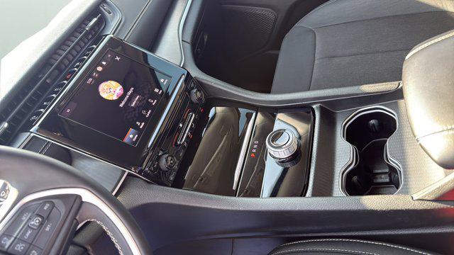 2024 Jeep Grand Cherokee L Laredo 4x2