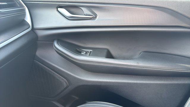 2024 Jeep Grand Cherokee L Laredo 4x2