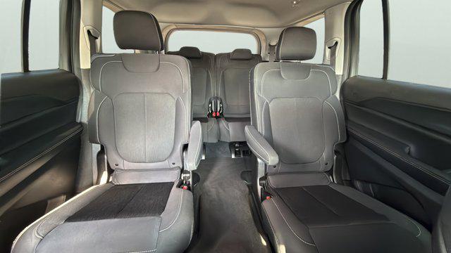 2024 Jeep Grand Cherokee L Laredo 4x2