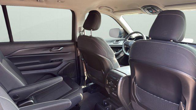 2024 Jeep Grand Cherokee L Laredo 4x2