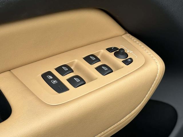 2022 Volvo XC60 B5 Inscription