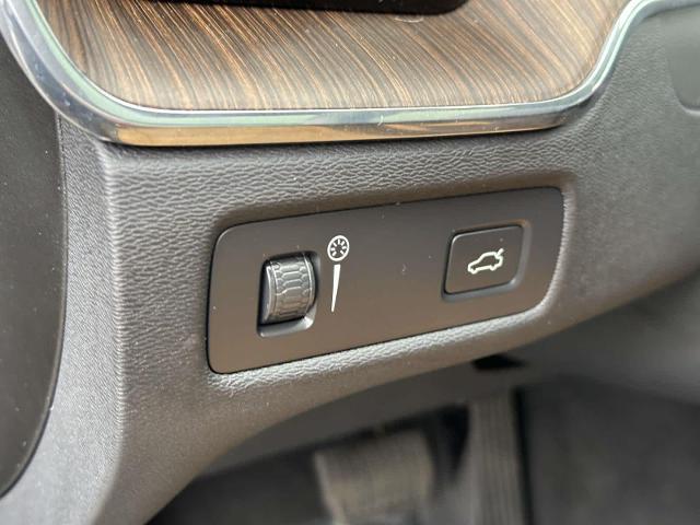 2022 Volvo XC60 B5 Inscription