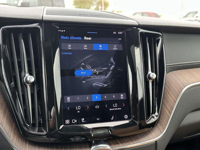2022 Volvo XC60 B5 Inscription