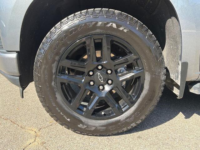 2022 Chevrolet Silverado 1500 4WD Crew Cab Short Bed Custom