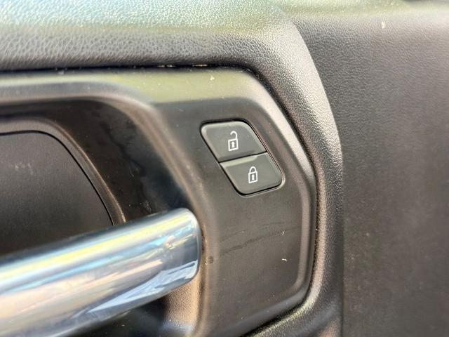 2022 Chevrolet Silverado 1500 4WD Crew Cab Short Bed Custom
