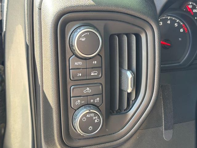 2022 Chevrolet Silverado 1500 4WD Crew Cab Short Bed Custom