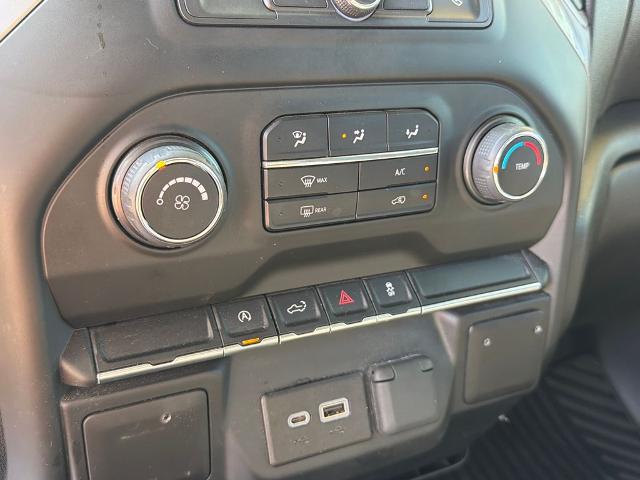 2022 Chevrolet Silverado 1500 4WD Crew Cab Short Bed Custom