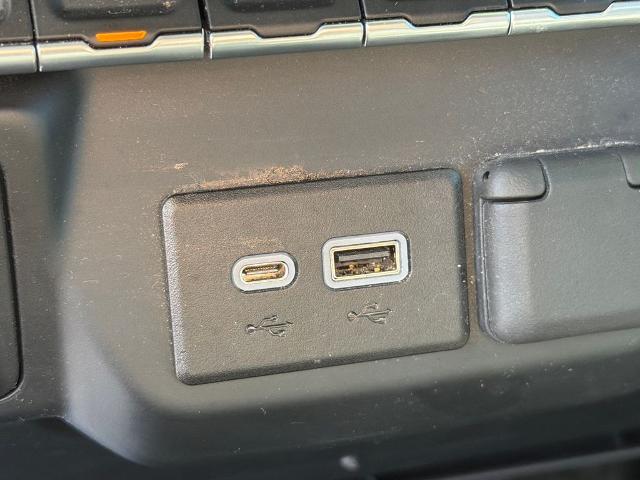 2022 Chevrolet Silverado 1500 4WD Crew Cab Short Bed Custom