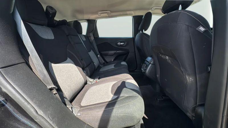 2016 Jeep Cherokee Sport
