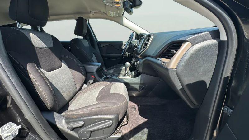 2016 Jeep Cherokee Sport