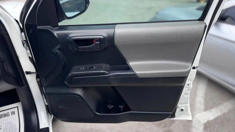 2017 Toyota Tacoma SR