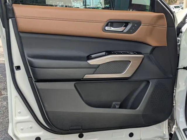 2023 Nissan Pathfinder Platinum FWD