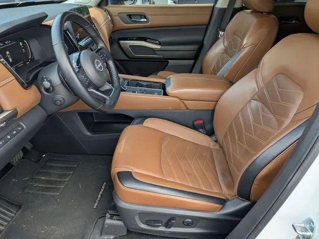 2023 Nissan Pathfinder Platinum FWD