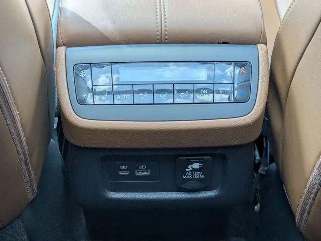 2023 Nissan Pathfinder Platinum FWD