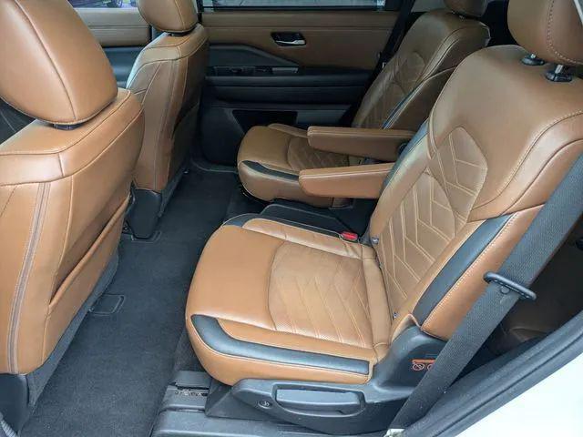2023 Nissan Pathfinder Platinum FWD