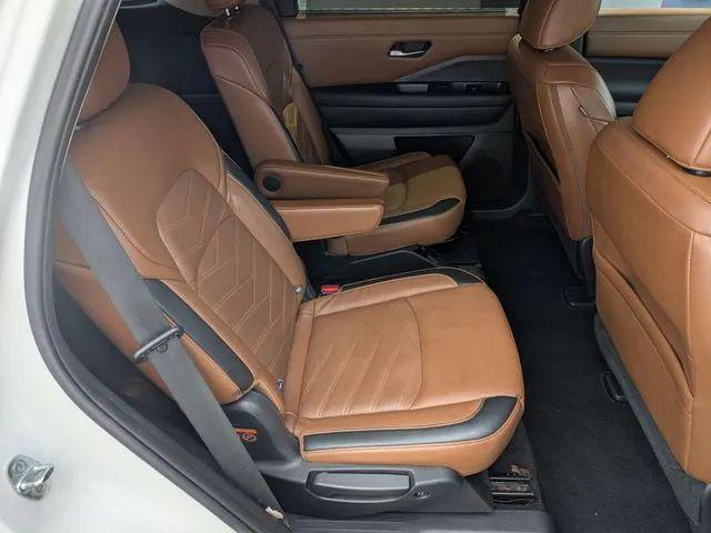 2023 Nissan Pathfinder Platinum FWD