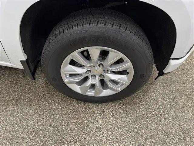 2022 Chevrolet Silverado 1500 4WD Crew Cab Short Bed Custom