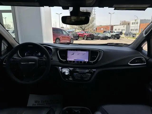 2022 Chrysler Pacifica Hybrid Touring L
