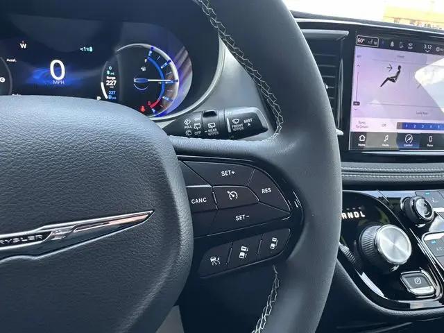 2022 Chrysler Pacifica Hybrid Touring L