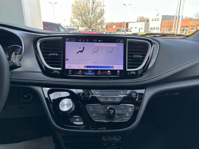 2022 Chrysler Pacifica Hybrid Touring L